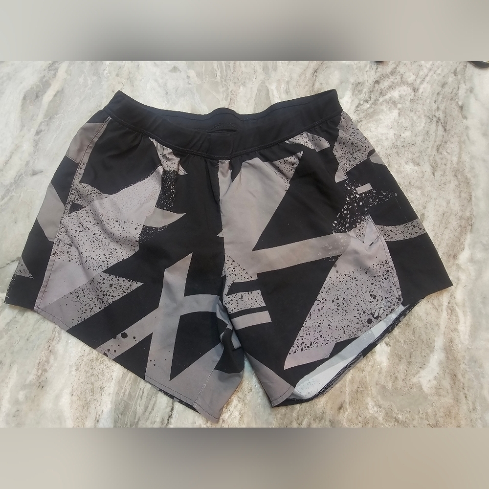 Reebok Speedwick Abstract Splatter Print Running Shorts Women’s Small Black Gray